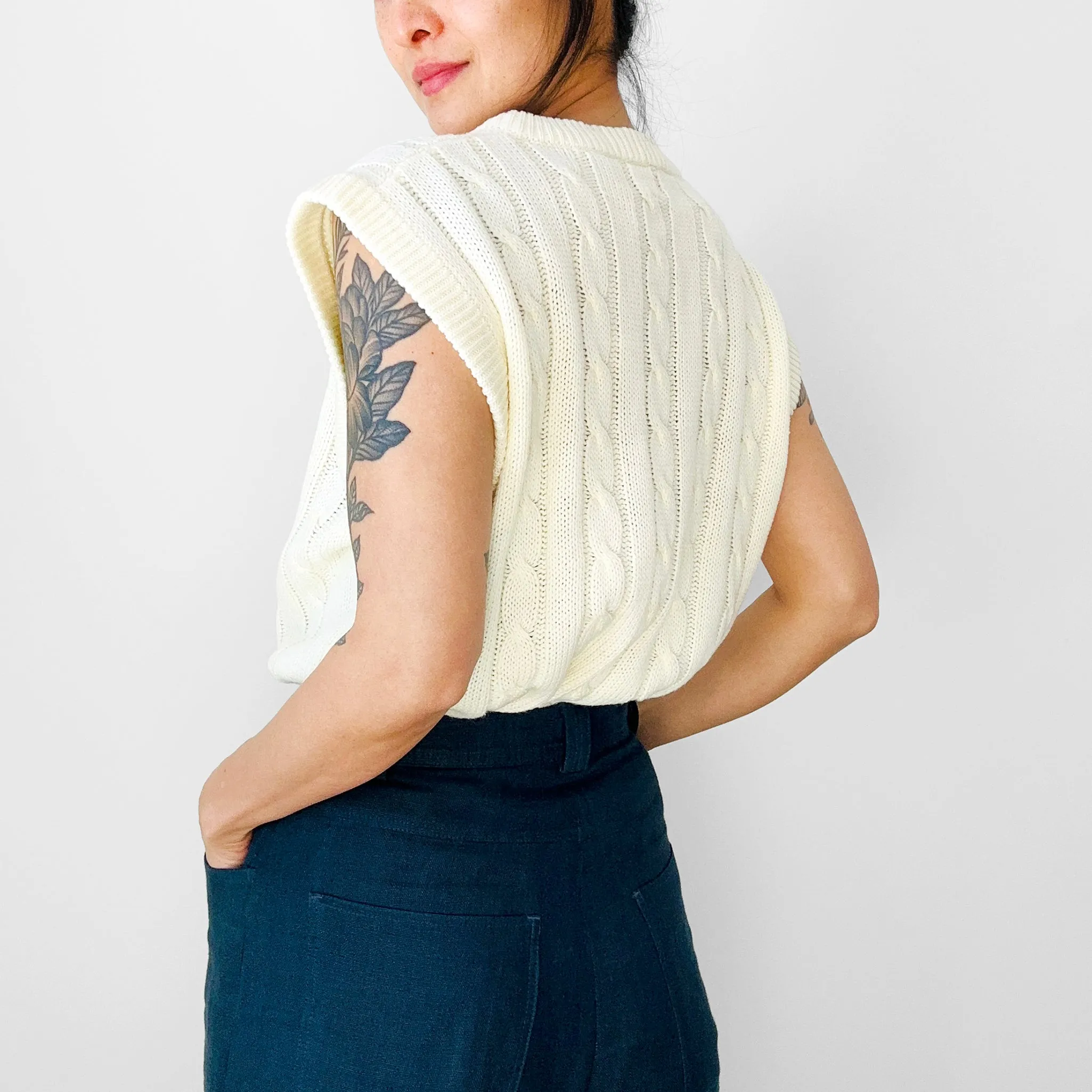 1970s Cream Soft Cable-Knit V-Neck Relaxed Fit Sweater Vest