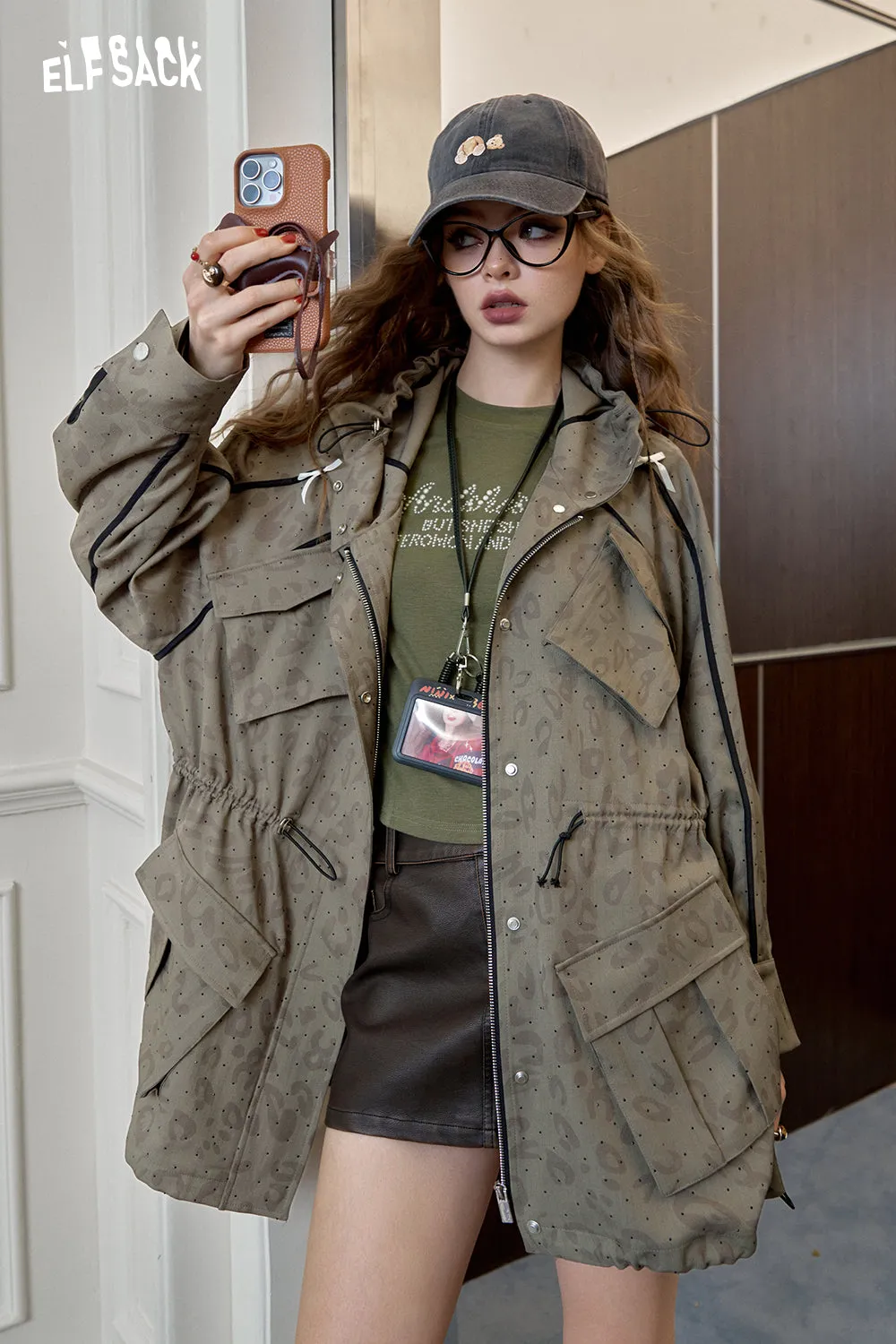 ELFSACK 2024 Autumn New Arrivals bead letter retro slim fit long sleeved t-shirt for women