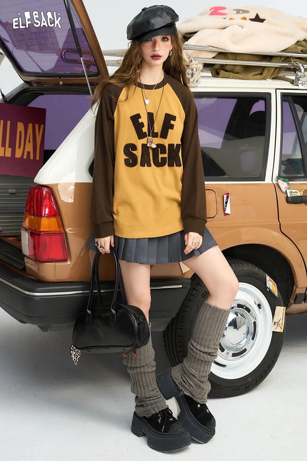 ELFSACK 2024 Winter New Arrivals Letter print shoulder loose retro long sleeved t-shirt for women